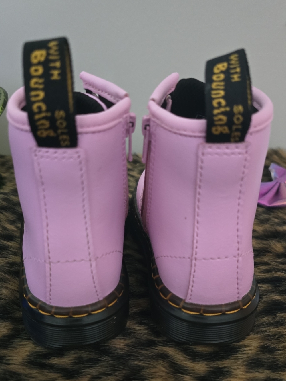 TODDLER DR. MARTEN PINK BOOTS - Picture 3 of 5